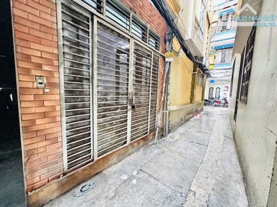 Bán Nhà Mặt Ngõ Cầu Giấy - 10m Ra Phố Oto Tránh