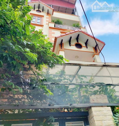 Bán nhà Nguyễn Văn Cừ, Gara ô tô, nội thất đẳng cấp, 10 phút qua nội thành