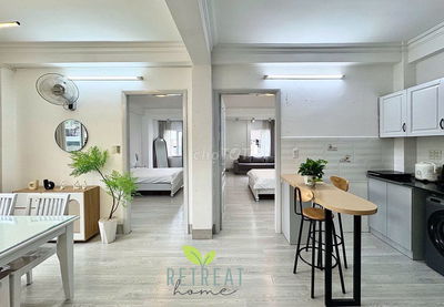 Cho thuê 2PN tách bếp, cửa sổ thoáng, nhà thang máy gần chợ Tân Định
