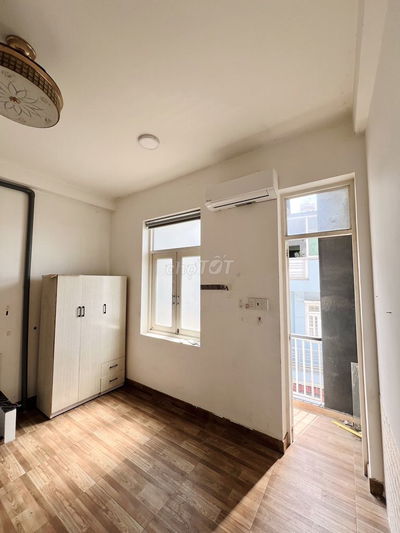 CĂN HỘ BANCOL CỬA SỔ FULL NỘI THẤT THANG MÁY NHÀ VỆ SINH RIÊNG ĐẦY ĐỦ