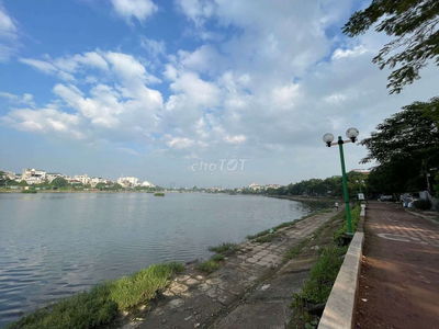 Bán gấp căn nhà 2 tầng 1 tum mặt hồ định công, nhà như ảnh