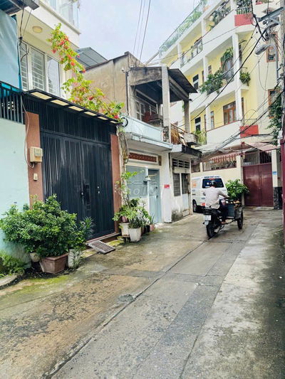 BÁN ĐẤT TẶNG NHÀ-SÁT HẺM XE TẢI-NƠ TRANG LONG 99M2-NGANG 4.8-SỔ NỞ HẬU