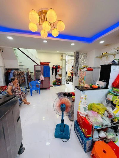 BÁN NHÀ NGANG 5.5M, 3 TẦNG MỚI ĐẸP, SÁT VÁCH Q.1, CÁCH 2 CĂN RA Ô TÔ!