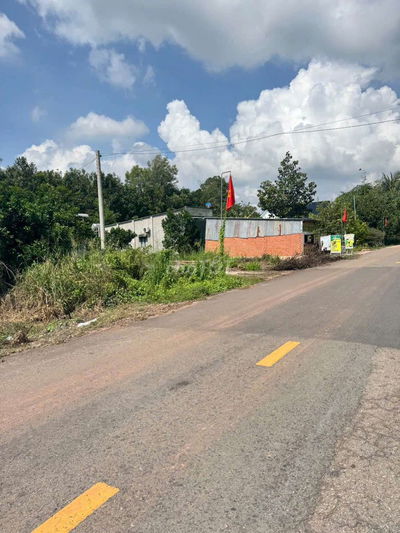 Bán xưởng kinh doanh ngay mặt tiền đường huyện 549m2/750tr có 200 TC