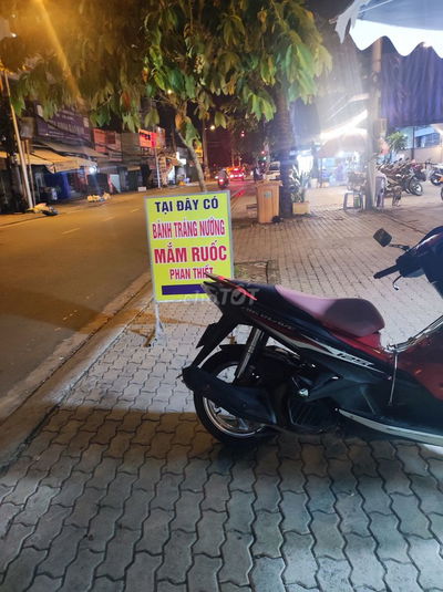 Cho thuê mặt bằng vỉa hè buổi sáng