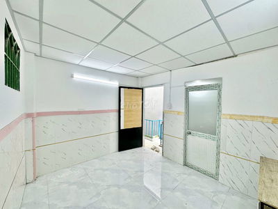 Studio giá rẻ Gần ĐH Gia Định, Sân Bay Có máy lạnh cửa sổ trời