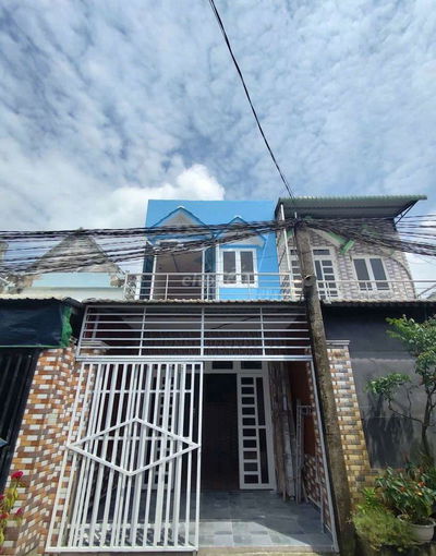 Nhà Hóc Môn 1trệt 1 lầu, đường ô tô, có sân giá rẻ