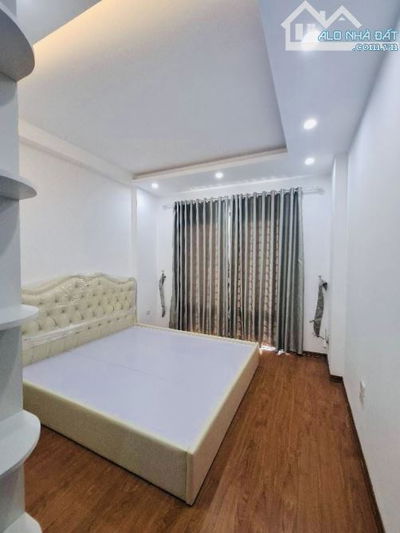 Bán nhà riêng Việt Hưng, 35m2 tường cột chắc chắn, ô tô đỗ cổng. 6.x tỷ gọi ngay