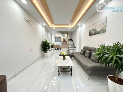 Cô Liên bán gấp căn nhà 2 tầng, 52.8m2 ngay Út Tịch, Tân Bình. Giá: 4.2 Tỷ, hẻm xe hơi 5m