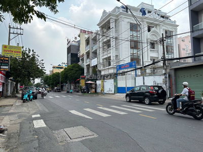 Bán nhà 2 mặt tiền Dương Đức Hiền, DTKV: 390m2 x 3 lầu, đang cho thuê