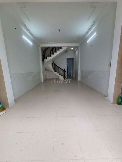 NHÀ HẺM XE HƠI VÔ NHÀ KHU VỰC AN NINH GẦN TRƯỜNG HỌC GIÁP GÒ VẤP