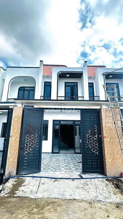 CẦN TIỀN XOAY VIỆC BÁN GẤP NHÀ MỚI XÂY NGAY CHỢ TÂN BÌNH –2TỶ450 – SHR