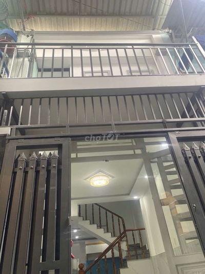 Nhà xây kiên cố - 1 trệt - 1 lầu - 2 phòng ngủ - 2WC- Diện tích 36m2