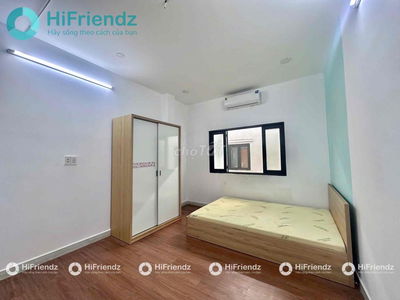 Cho thuê phòng cửa sổ trời lớn rộng gần 25m2 kế parc mall đầy đủ tiện