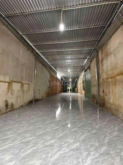 Kho xưởng mặt tiền Trần Thị Cờ, 5,5x60m, điện 3 pha, đường xe công
