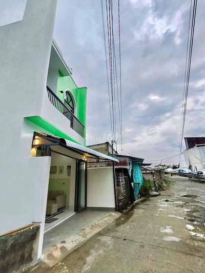 🏡 BÁN NHÀ TRỆT LẦU MỚI ĐẸP – TẶNG FULL NỘI THẤT + NƯỚC NÓNG NLMT 📍 Mặt