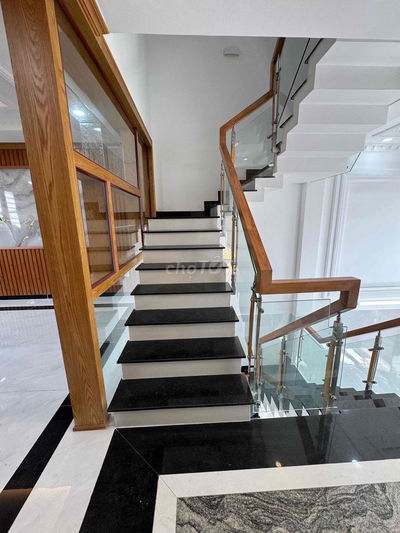 Nhà mới mua đi khỏi sủa về ở  mê ly