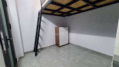 Phòng trọ duplex giá rẻ gác cao đứng được sẵn máy lạnh ngay quận 7
