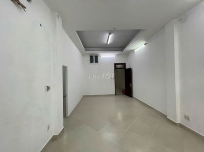 CHO THUÊ MB TRỆT SAU CÓ PHÒNG NGỦ Ở LẠI - NHÀ MẶT TIỀN NƠ TRANG LONG