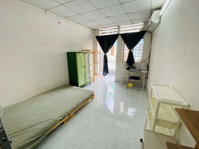 P ban công, cửa sổ, máy lạnh, máy giặt riêng, full combo gần chợ PVH