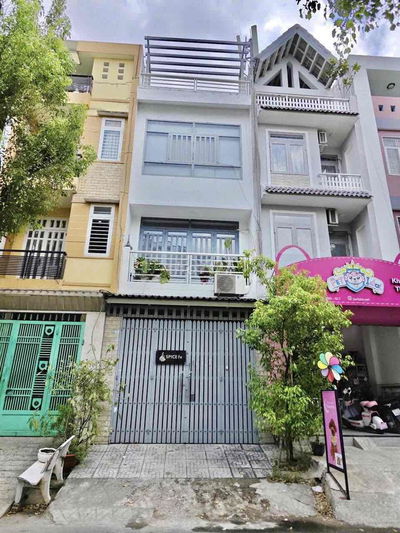 Cho Thuê Nhà 1 Trệt 3 Lầu 4PN 4x18m Mặt Tiền Đường Số Tân Phong