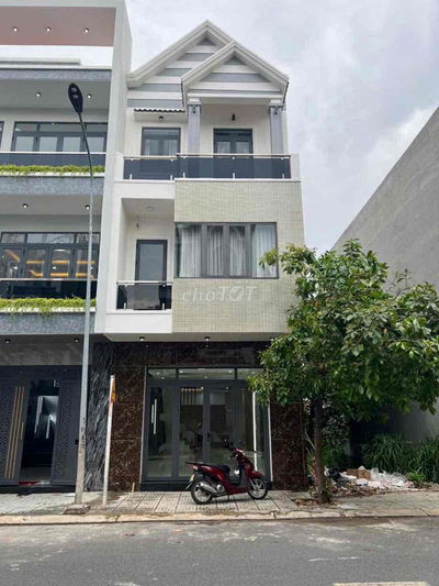 Nhà 3 Tầng 105m2 full thổ cư An Phú-TP.HCM Giá Chỉ 5tỷ668