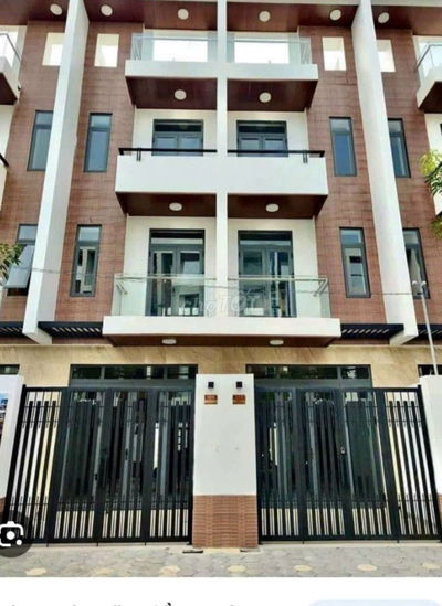 Nhà đẹp y hình 5 x 20 có 5pn 6wc sân thượng