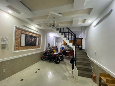 Ngay Emart Phan Văn Trị! Bán nhà mới 4 tầng - DT 4x10m - HXH ngủ nhà