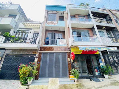 Chính chủ bán nhà sh riêng đúc 3 lầu ngã tư ga q12