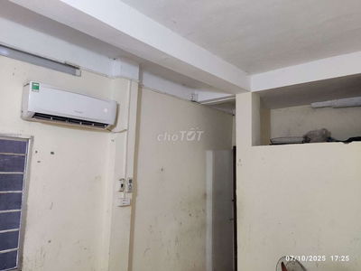 Tầng 2, khép kín, điều hoà, nóng lạnh, riêng chủ, giờ tự do