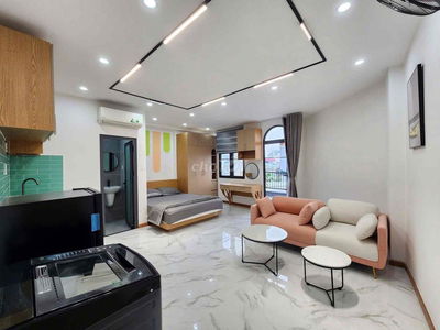 CHO THUÊ STUDIO BAN CÔNG LỚN FULL NỘI THẤT NGAY TRUNG TÂM QUẬN 7