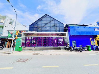 Cho thuê nhà mặt tiền đường Quốc Hương, phường Thảo Điền, Quận 2