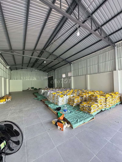Cho thuê kho (8x25) có điện ti200 , xe tải 8 tấn