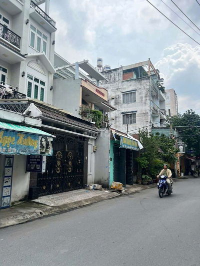 Nhà thoáng mát đường dân cư đông đúc