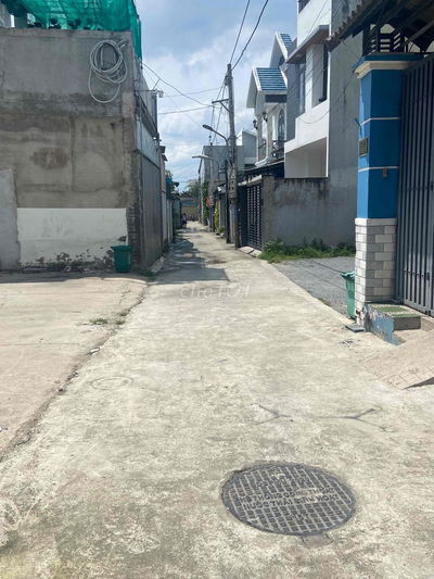 Bán nhà cấp 4 xẹt dx47 Phú mỹ Cách phạm ngọc thạch 100m TDM Cũ