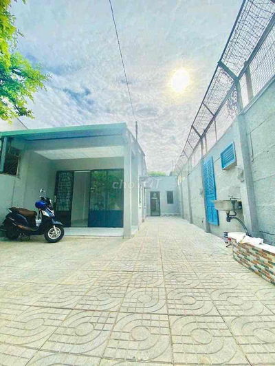 Cho thuê nhà Sân vườn kdc Cư xá điện lực,/đs 2,p.Trường Thọ 12tr TL