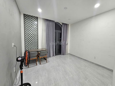 Cho thuê phòng trọ 25m2 kế bên Công viên phần mềm Quang Trung