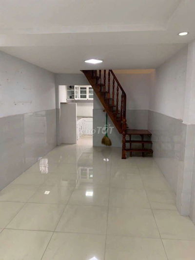 Hh 1% nhờ bán phụ căn nhà Phạm Văn Bạch p15 dt 3.1x11.4m 1 lầu