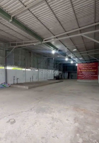 Kho diện tích 900m2 cần cho thuê với giá rẻ ở Hoàng Quốc Việt