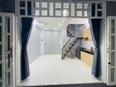 Bán nhà Thạch Lam, ngang 4.2m, 3 tầng, tặng nội thất mới, chỉ 2.4 tỷ