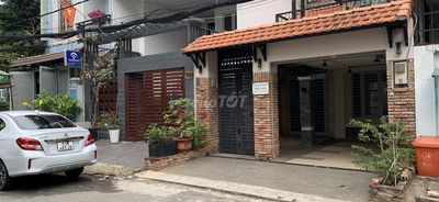 Nhà nguyên căn có garage, làm văn phòng và ở