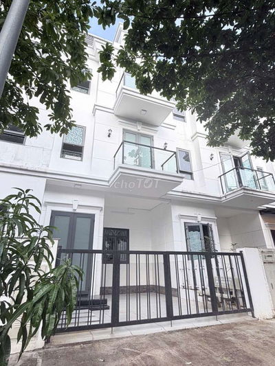 Nhà khu dân cư Simcity 90m2,3pn, đường lò lu, q.9