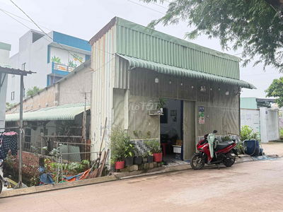 cần bán nhà ở cấp 4
