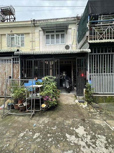 Nhà 1 trệt 1 lầu 2PN 2WC. đang sử dụng ổn định.