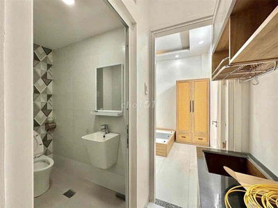 Phòng ngay trung tâm, full nội thất, gần mọi tiện ích, đường oto