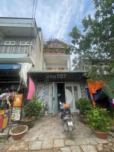 cần bán căn nhà 1 trệt 2 lầu tại kdc vietsing dt 150m2 full thổ cư