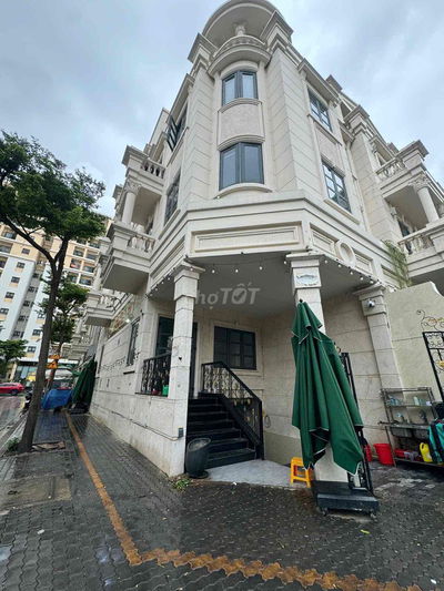 Do chuyển mô hình kinh doanh nên cần sang mặt bằng