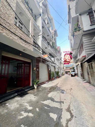 Xe hơi ngủ nhà, ngay Phạm Văn Bạch, Nguyễn Sỹ Sách