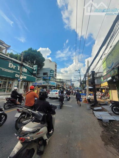 Bán Nhà MT Lê Quang Định ngay Chợ Bà Chiểu: 11,89mx30m, CN: 373m2, C4. Giá bán: 85 tỷ TL