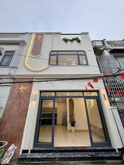 NHÀ LẦU ĐẸP CÓ SÂN THƯỢNG GẦN ĐH Y DƯỢC CẦN THƠ